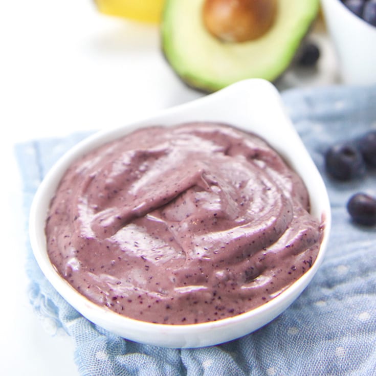 Purea di alimenti per bambini in 5 minuti con banana, mirtillo e avocado