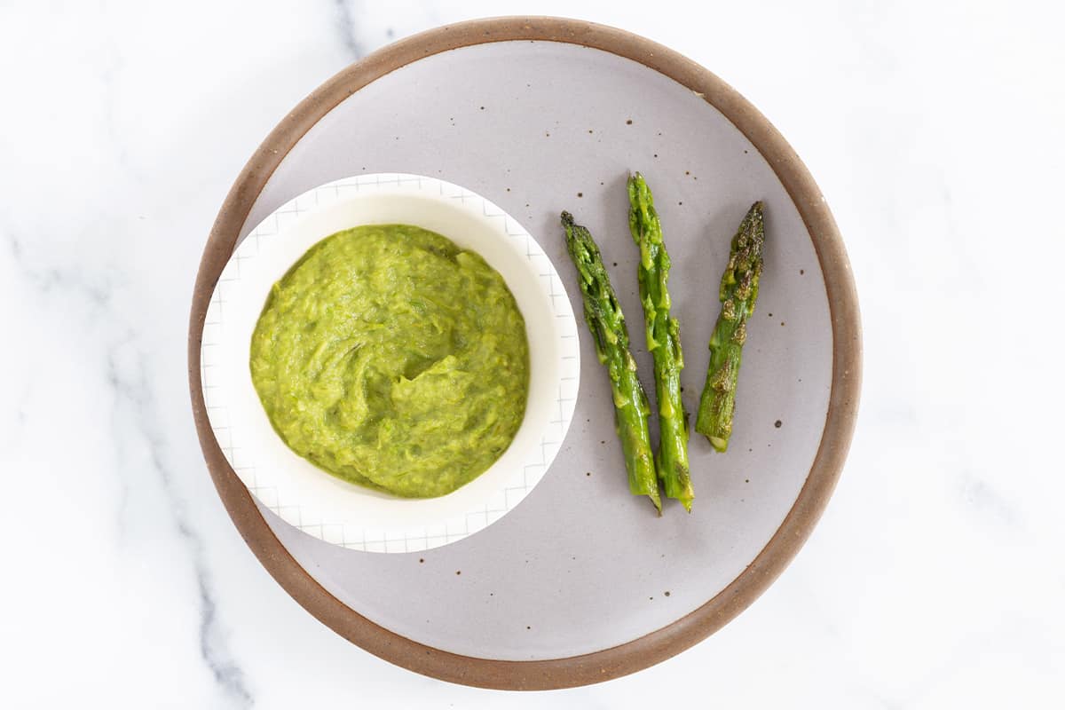 Alimenti per bambini preferiti con asparagi