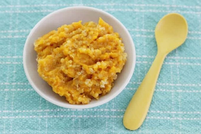 Alimento per bambini con quinoa e zucca butternut arrostita