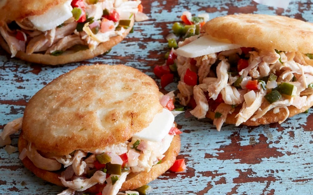 Arepas con pollo Poblano stirato
