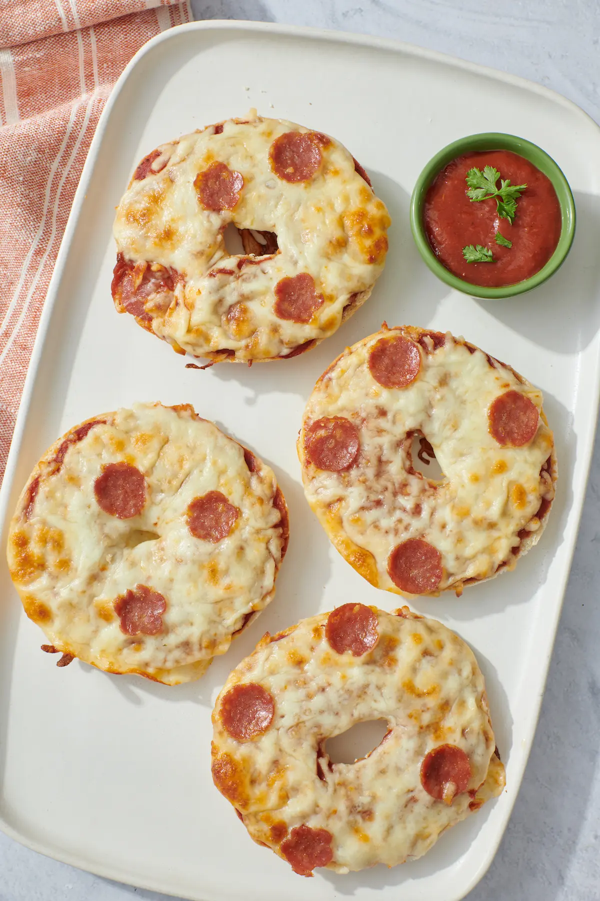 Bagel di pizza fatti in casa