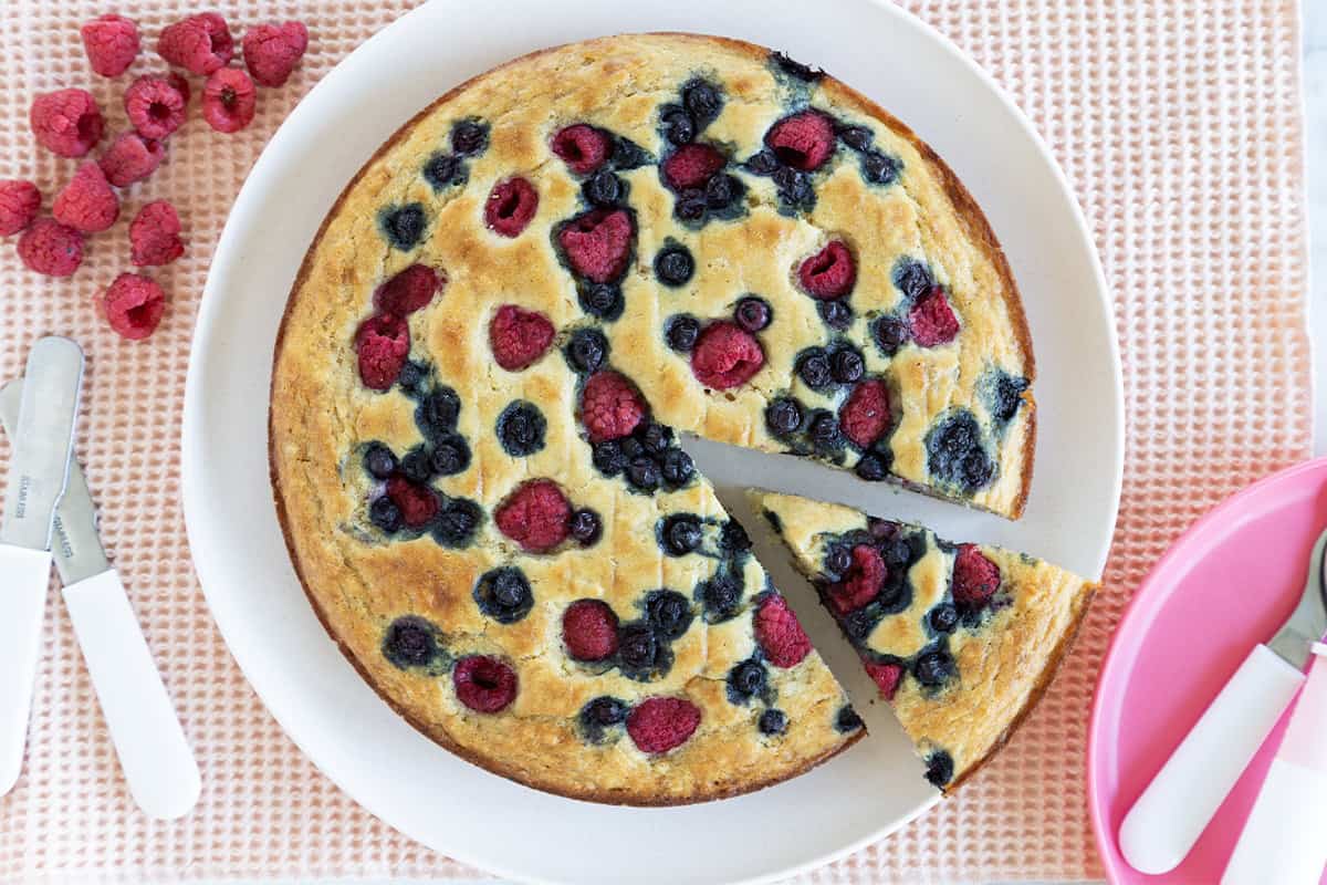 I bambini vogliono la torta per colazione? Va bene!