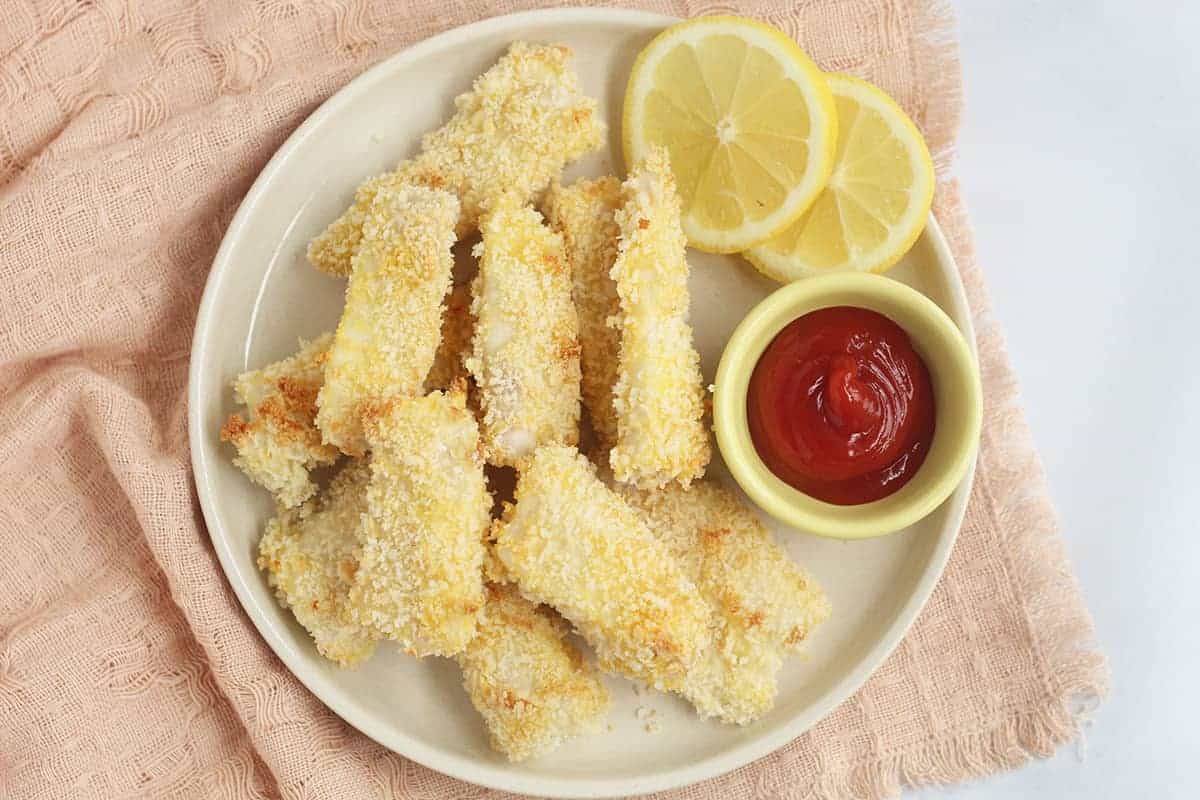 I migliori bastoncini di pesce croccanti al forno (da condividere con i bambini)