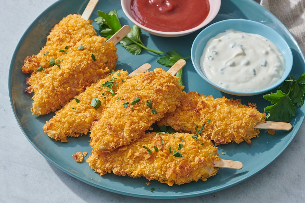 Bastoncini di pollo su un bastoncino