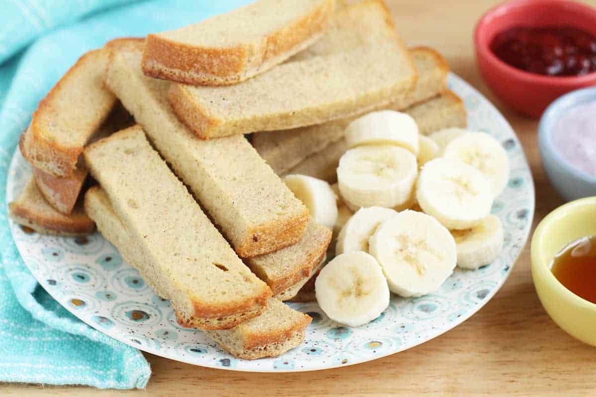 Bastoncini di toast francesi con banane al forno (sani e facili!)