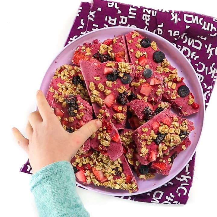 Corteccia di yogurt e muesli ai frutti di bosco (approvato per bambini e ragazzi)