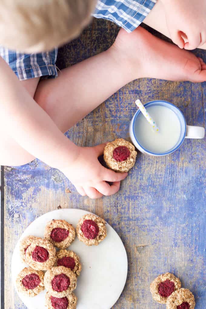 Biscotti con impronte digitali super salutari: perfetti per lo svezzamento guidato dei bambini e per i bambini