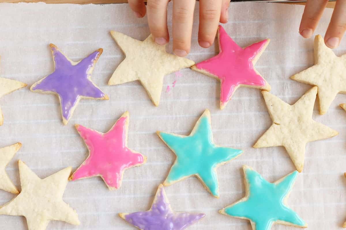 Biscotti di zucchero facili (sani e così divertenti da preparare!)