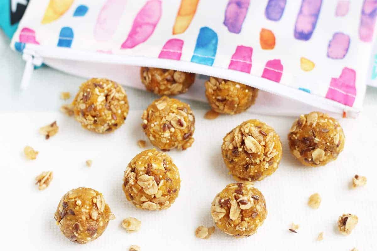 Bocconcini di muesli facili (3 ingredienti, senza cottura!)