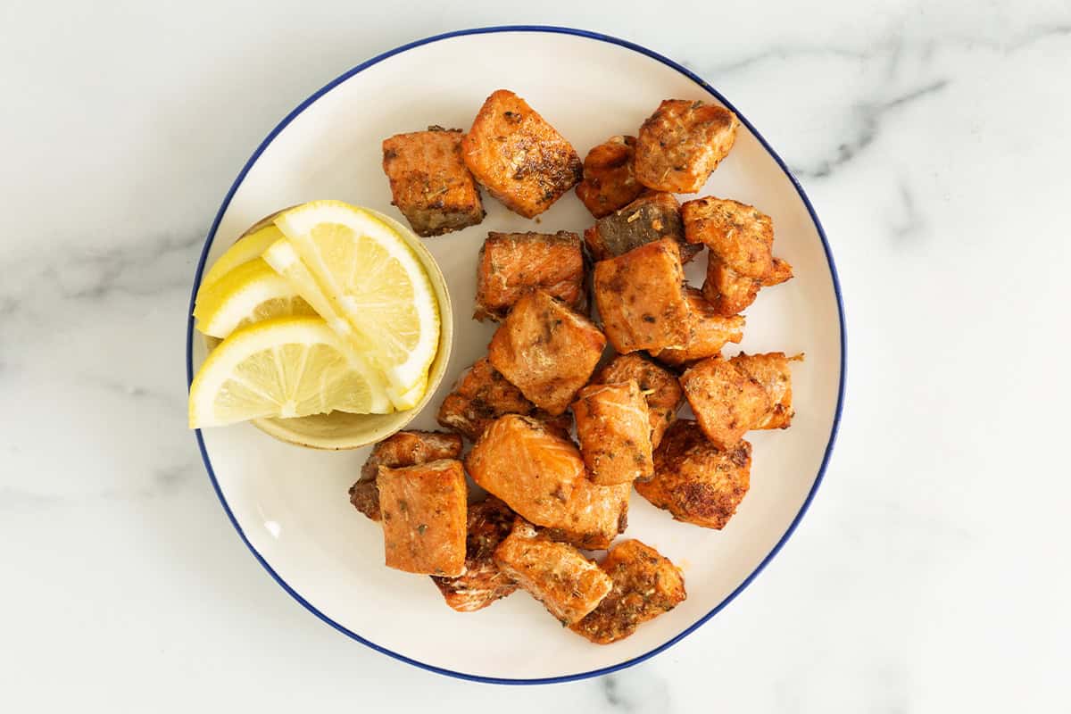 Bocconcini di salmone (friggitrice ad aria, forno, piano cottura)