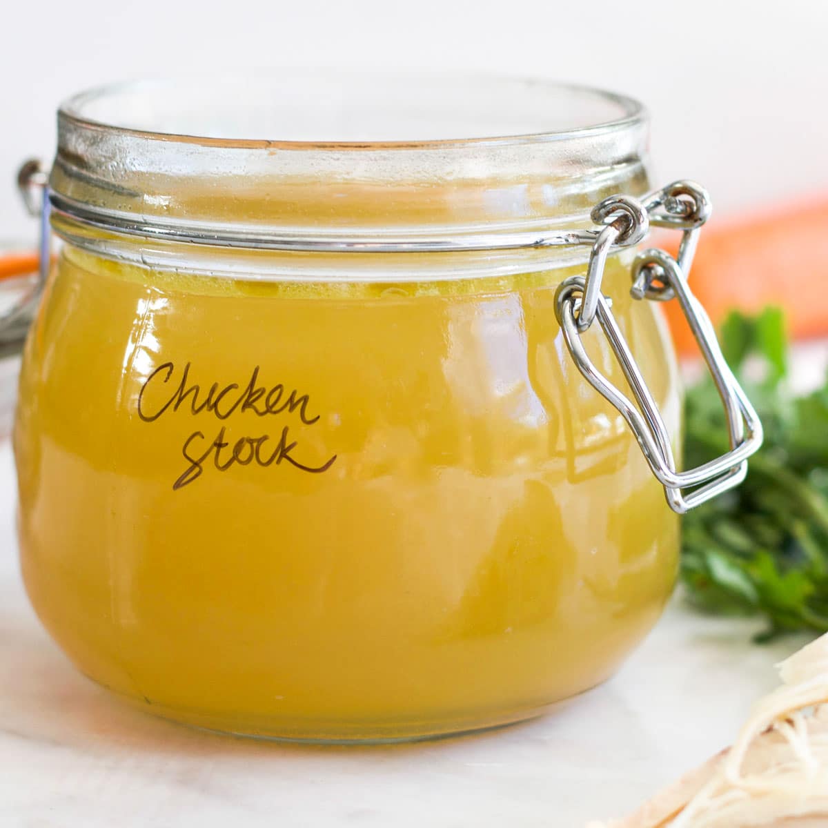 Brodo di pollo per neonati