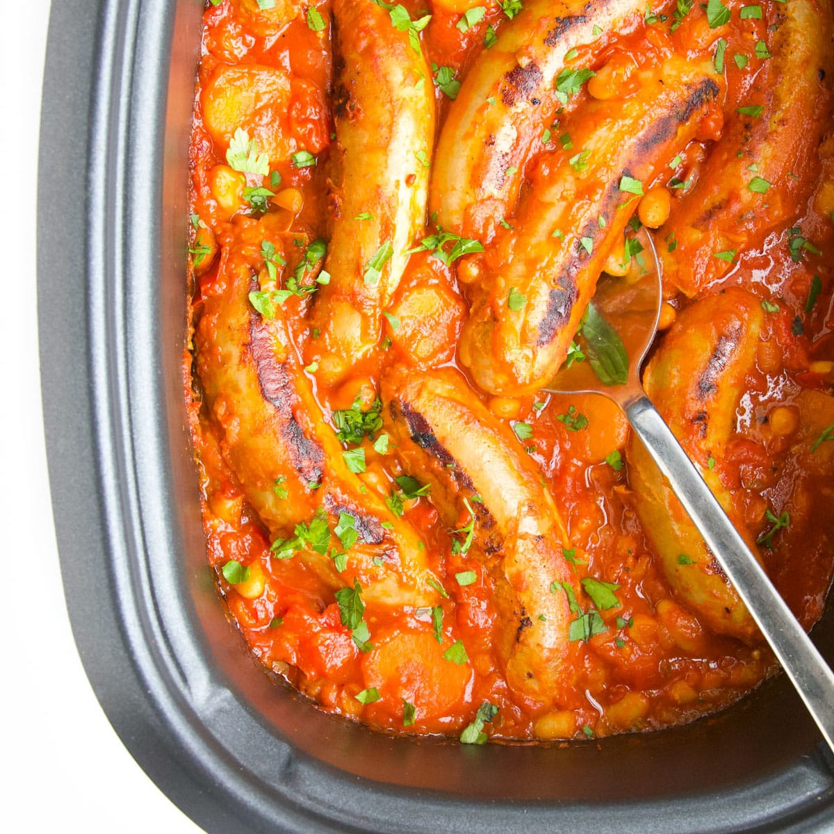 Casseruola con salsiccia a cottura lenta
