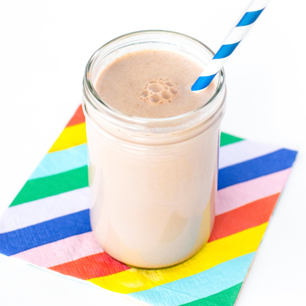 Latte al cioccolato fatto in casa richiesto dai bambini (5 minuti!)