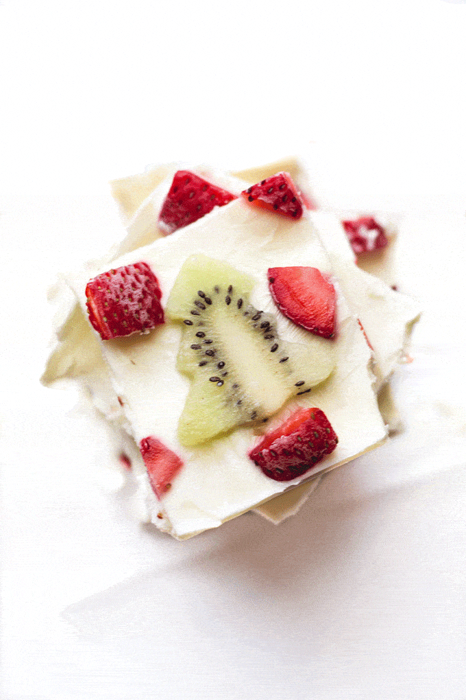 Christmas Frozen Yogurt Bark