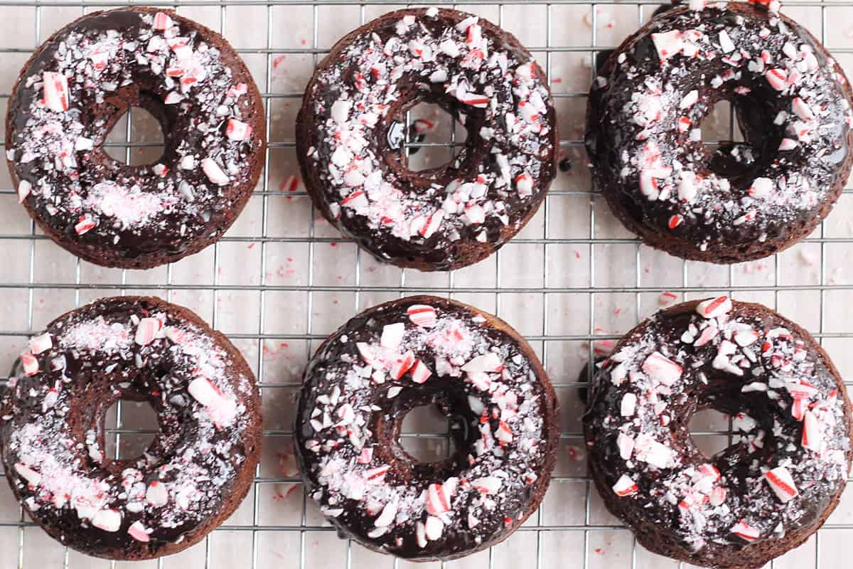 Ciambelle sane al cioccolato e menta al forno