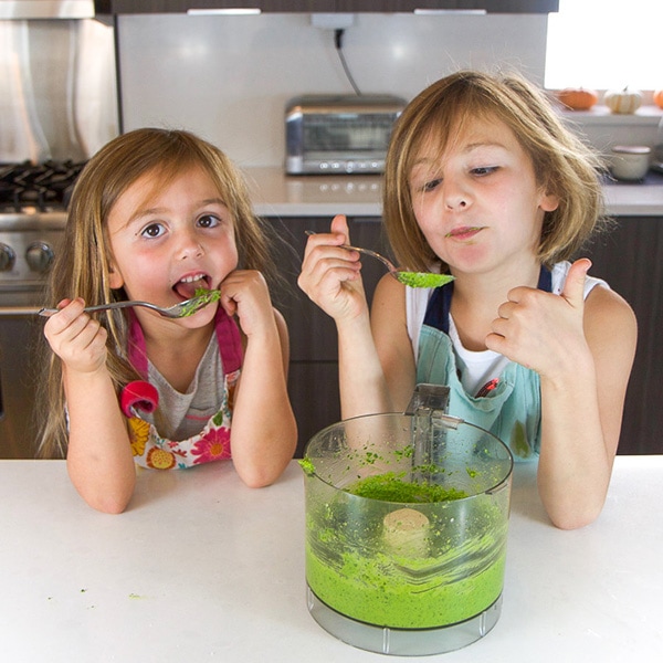 Cucinare con i bambini - Pesto di spinaci e basilico (Giovani Chef dai 3 anni in su)