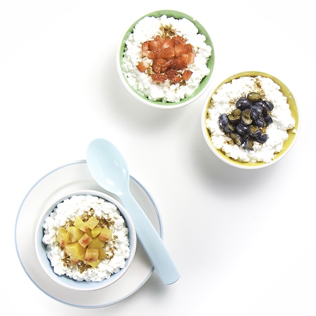 Ricotta con ciotola di frutta per neonati e bambini piccoli