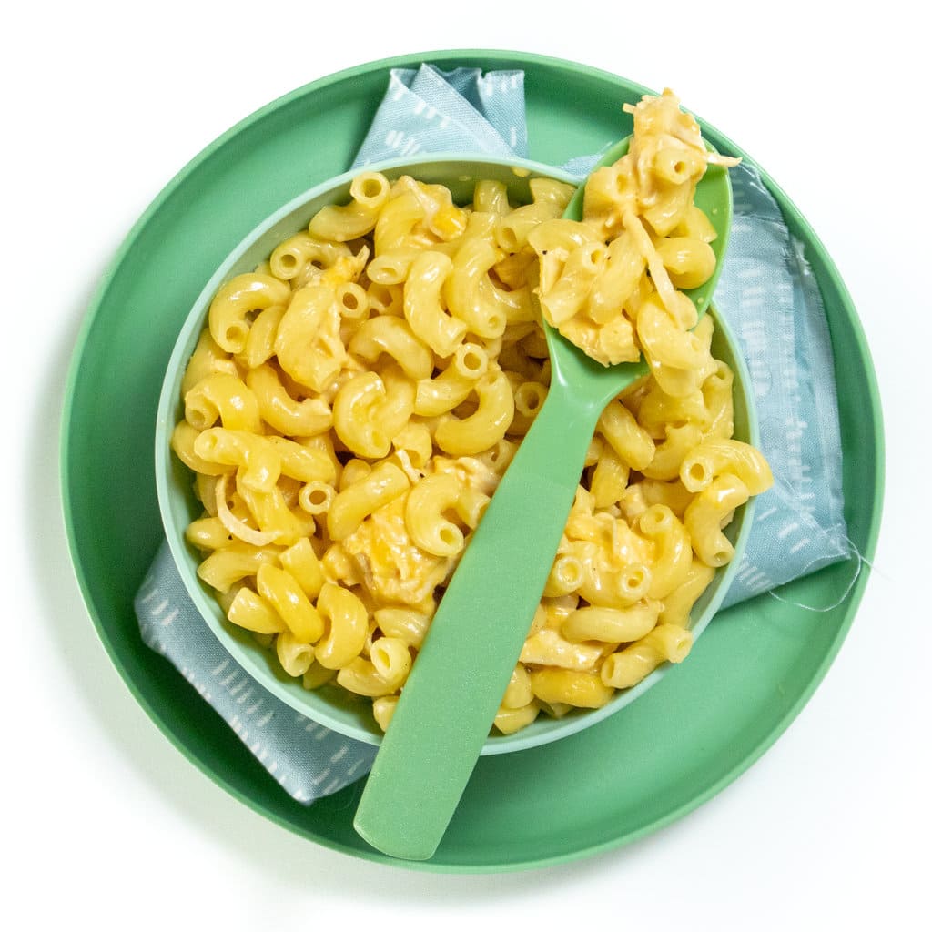 Mac e formaggio 15 minuti con pollo tagliuzzato (preferiti dai bambini)