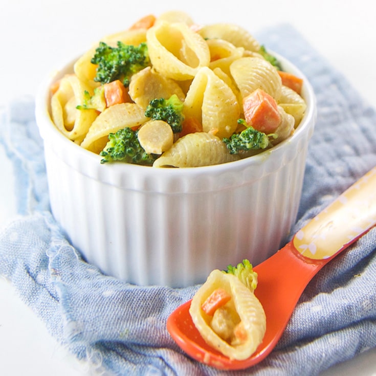 Insalata di pasta al curry per neonati e bambini piccoli (ottima per lo svezzamento guidato dal bambino)