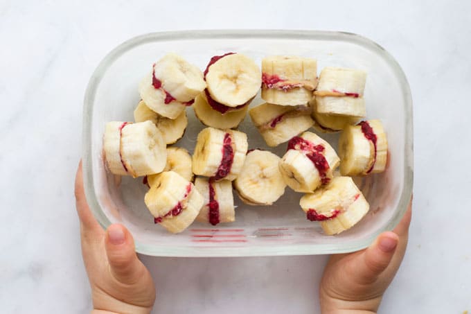 Dolcetti alla banana congelati realizzati con ingredienti naturali al 100%.