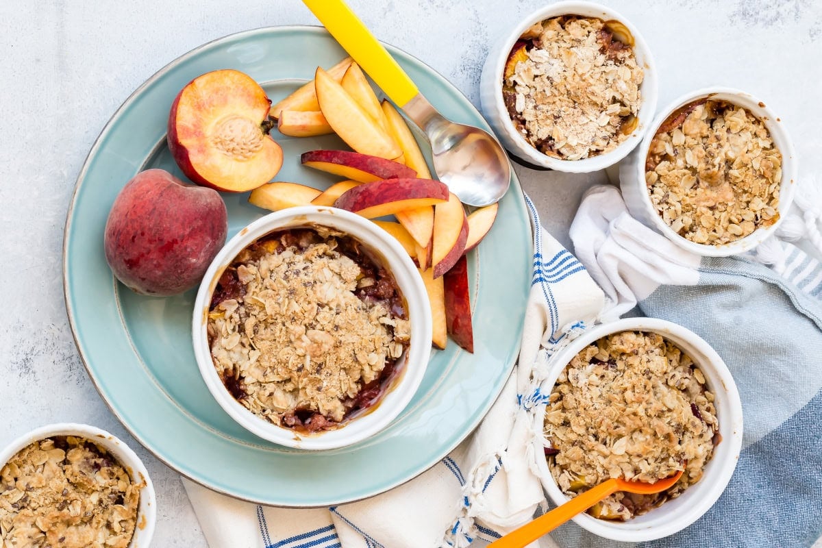 Easy Peach Crumble Recipe (With Oat Topping)