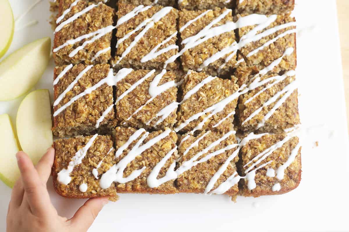 Farina d'avena facile al forno con mele