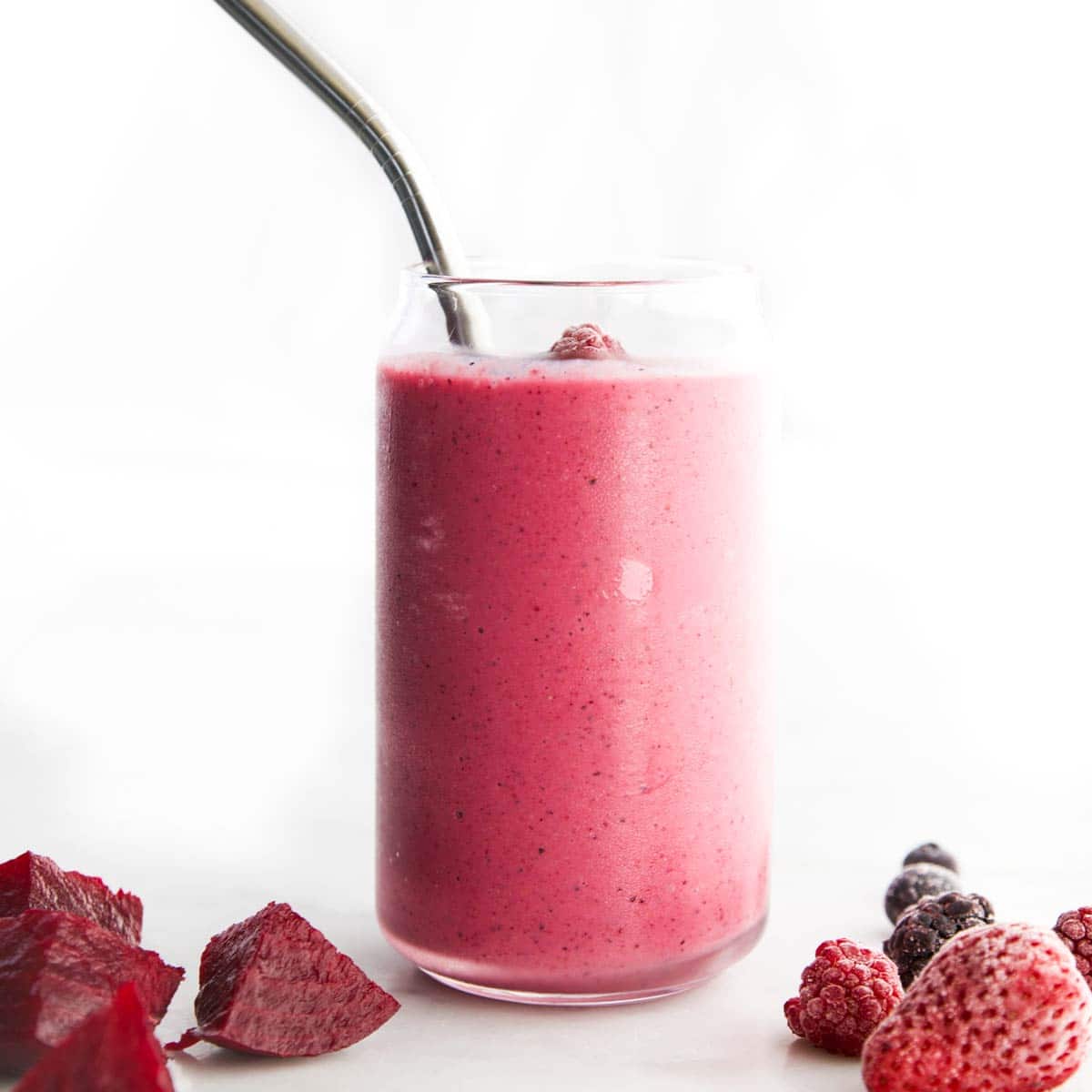 Frullato di barbabietola e frutti di bosco