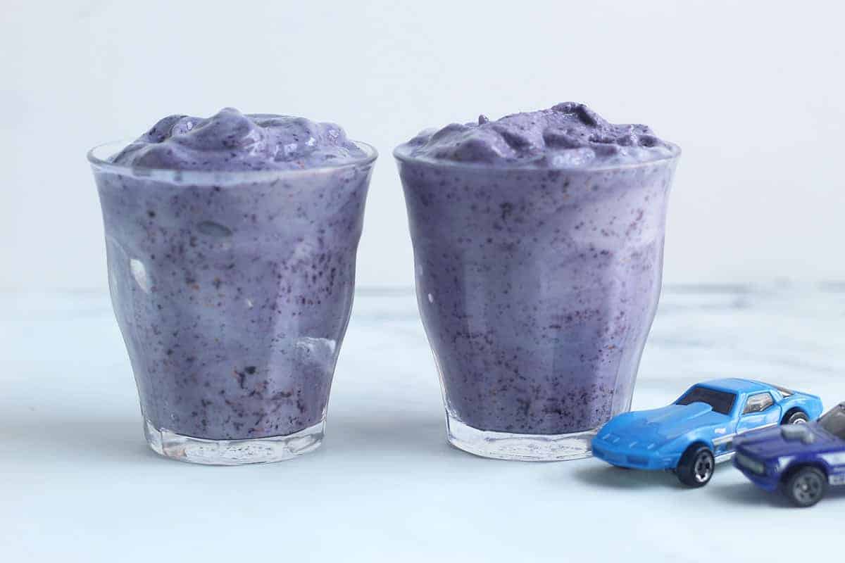 Frullato preferito di banane e mirtilli (con verdure nascoste)