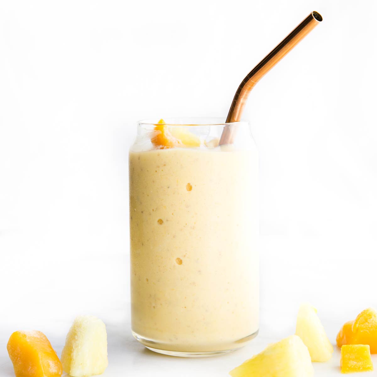 Frullato tropicale di mango e ananas