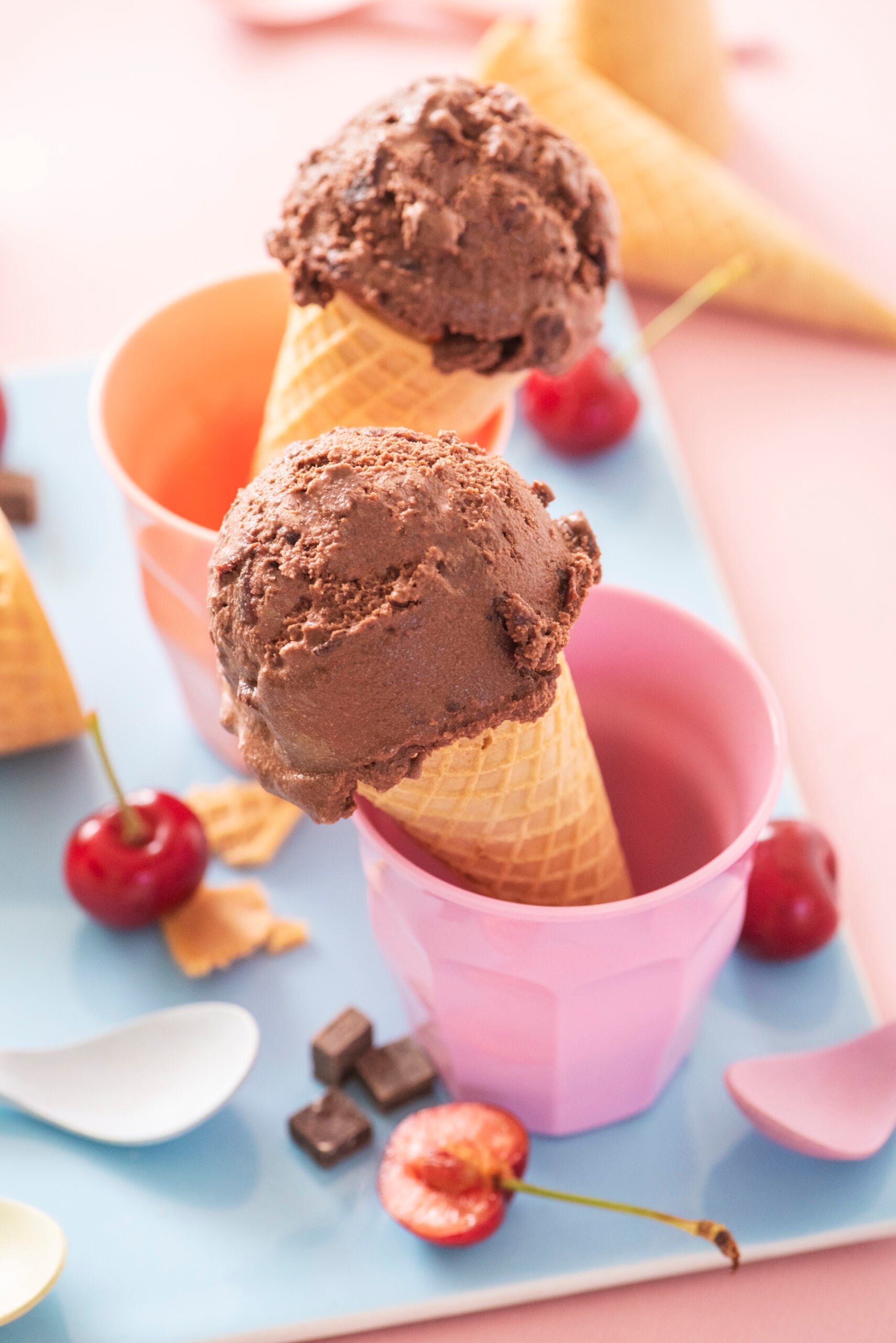 Gelato alla ciliegia e cioccolato senza latticini