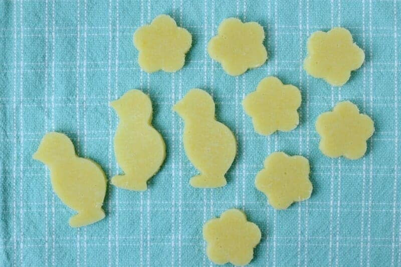Gummies tropicali fatte in casa con mango e cocco