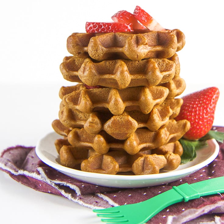 Waffle di pan di zenzero adatti ai bambini (facili + salutari!)