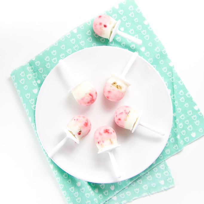 Ghiaccioli semifreddo allo yogurt salutari per neonati e bambini