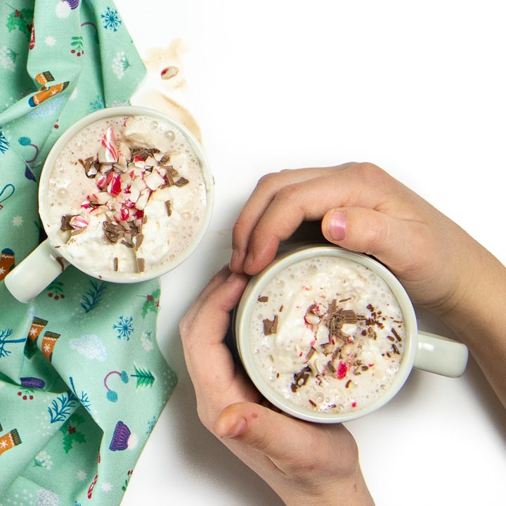 Cioccolata calda cremosa fatta in casa per bambini (5 minuti)