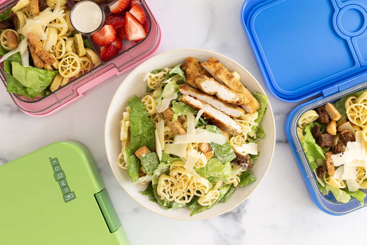 Insalata di pasta Caesar con pollo