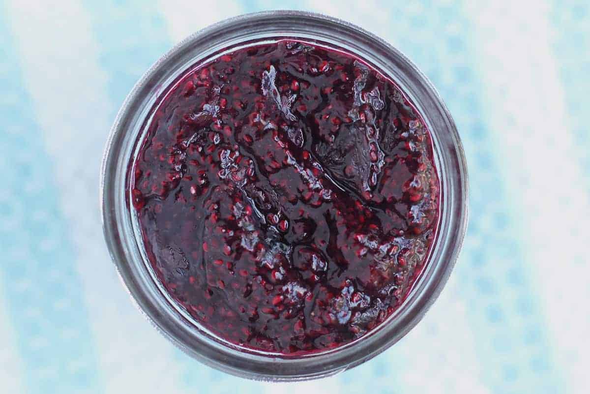 Marmellata veloce di semi di chia e mirtilli