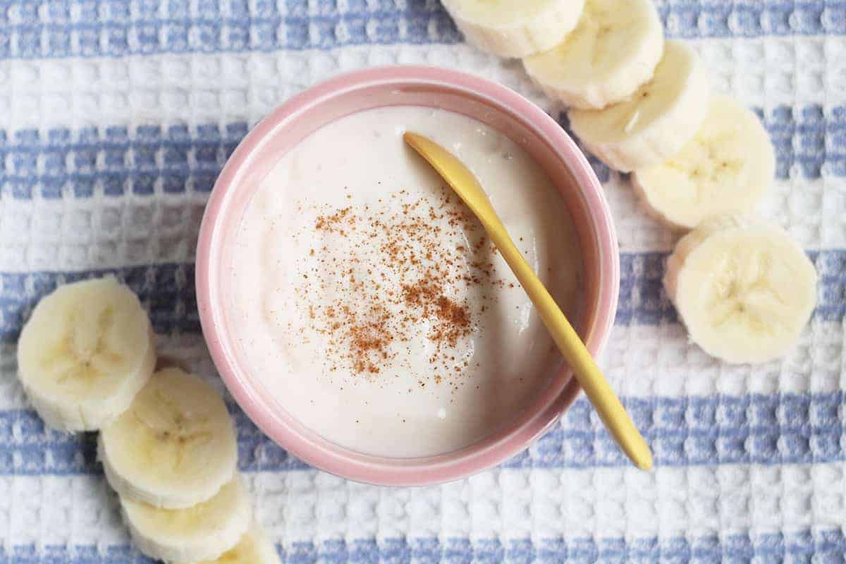 Il miglior yogurt alla banana (senza zucchero, così facile!)