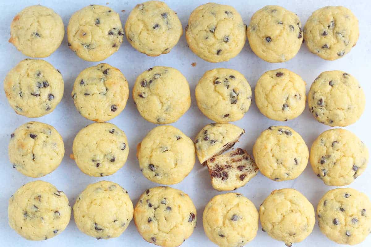 Mini Muffin Con Gocce Di Cioccolato (Piccoli Morsi Copiati)