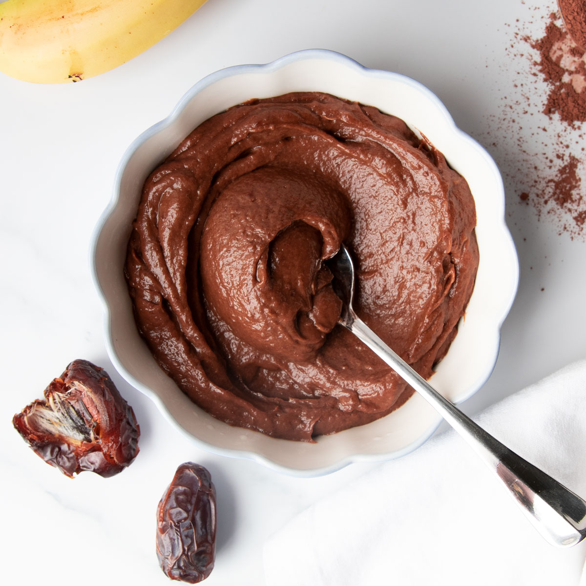Mousse al cioccolato, avocado e banana