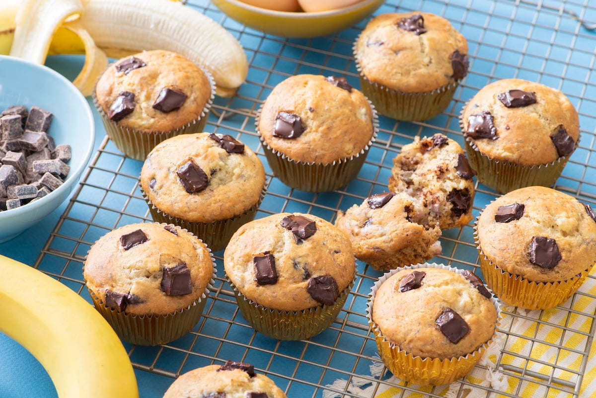 Muffin con gocce di cioccolato e banane