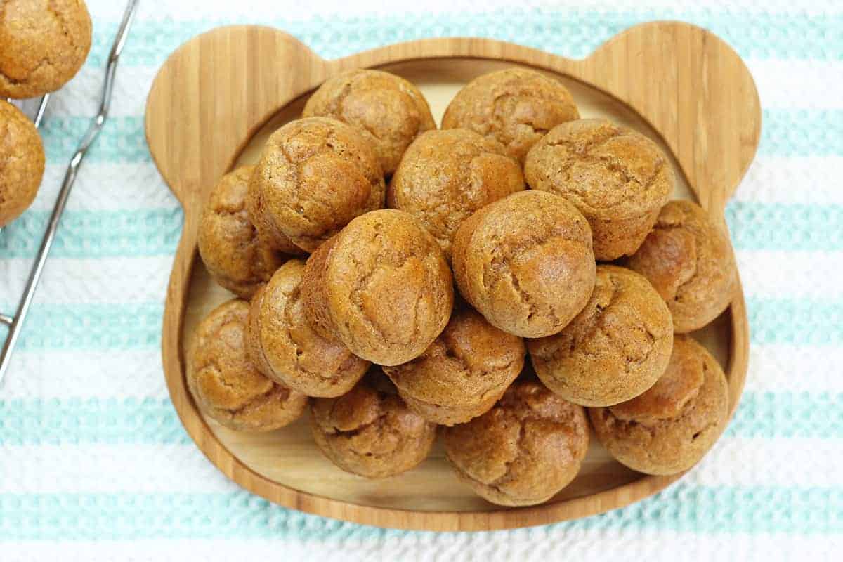 Muffin salutari alla zucca (ad alto contenuto proteico, a basso contenuto di zuccheri, davvero deliziosi!)