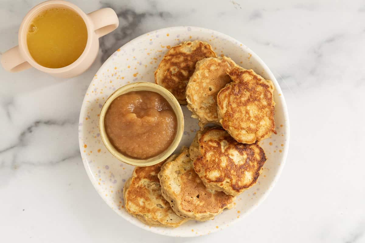 I pancake adatti ai bambini con tanta fibra quanto una ciotola di farina d'avena
