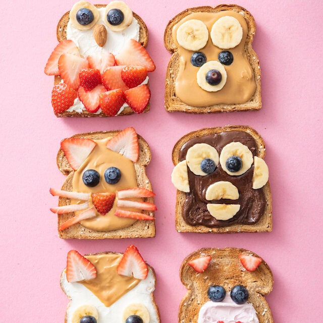 Pane tostato con volti di animali