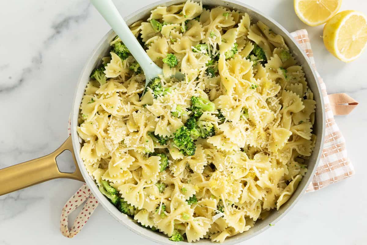 Pasta veloce con broccoli e limone