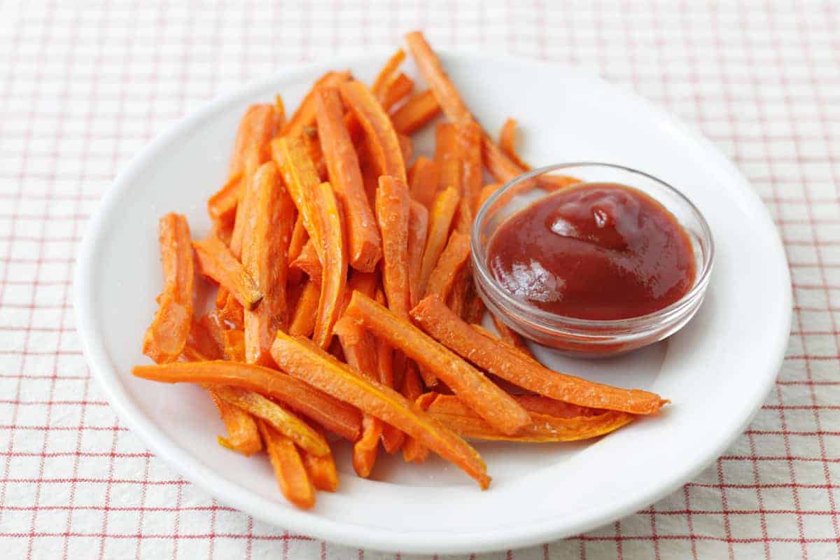 Patatine fritte di carote arrosto facili (da condividere con i bambini!)