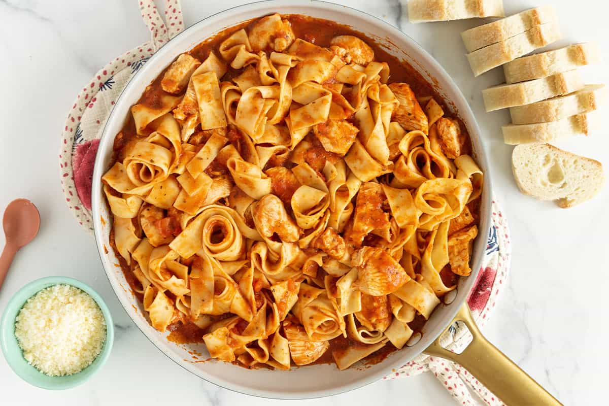 Pollo Facile In Salsa Di Pomodoro (con Pasta)