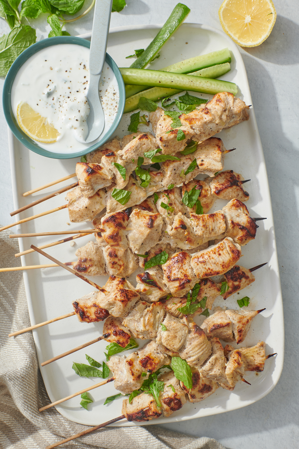 Pollo Tikka con Raita di cetrioli e menta