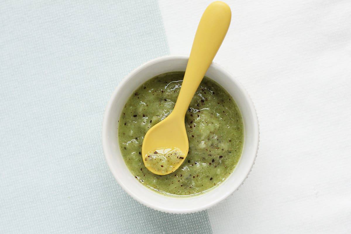 Purea di kiwi facile in 5 minuti per neonati e bambini piccoli