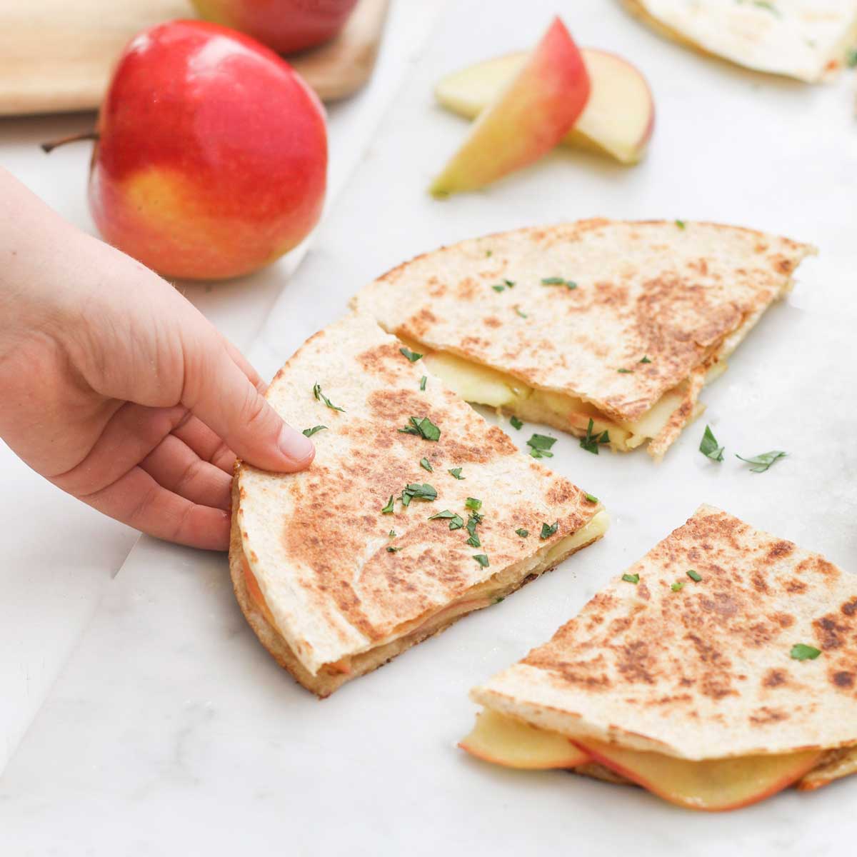 Quesadillas di mele e formaggio