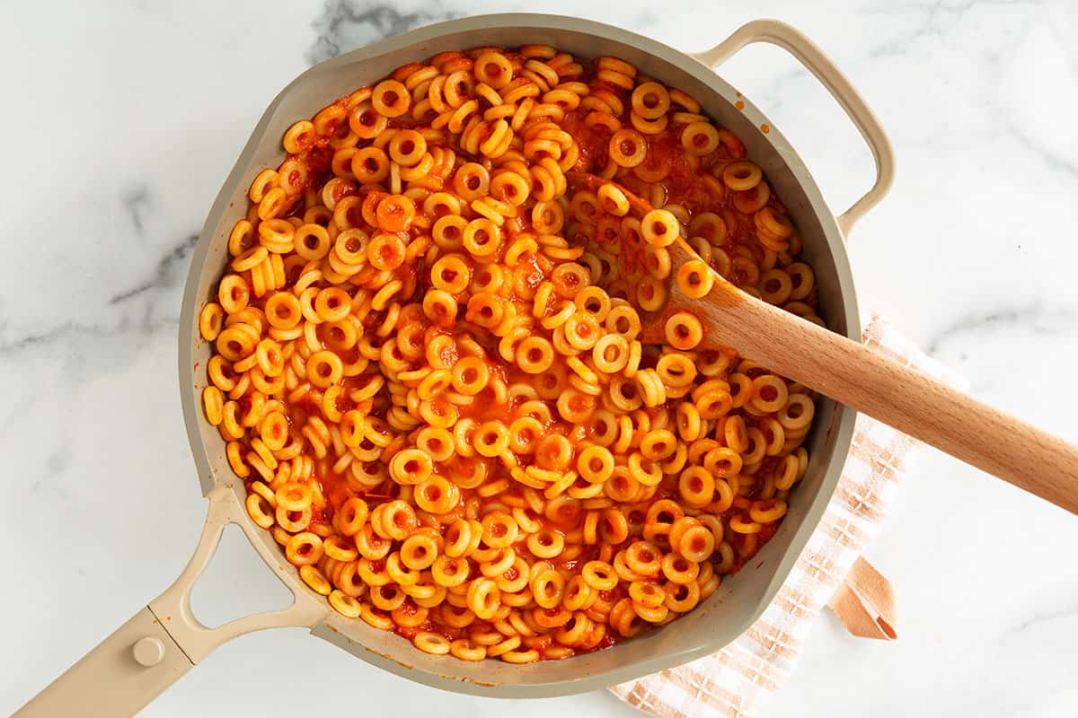 Questa è la cena in famiglia nostalgica (e VELOCE) di cui tutti abbiamo bisogno in questo momento